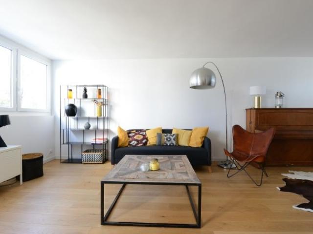 ARCHITECTURE OPTIMISÉE 1960 APPARTEMENT MEUBLÉ AVEC PARKING