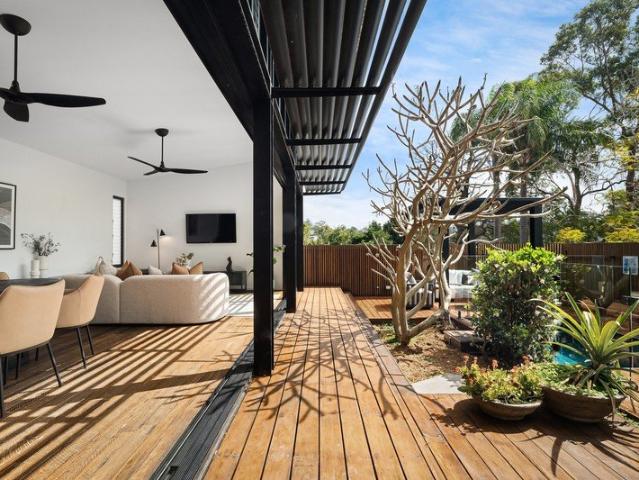 Architecture shaped by texture, volume and natural light
