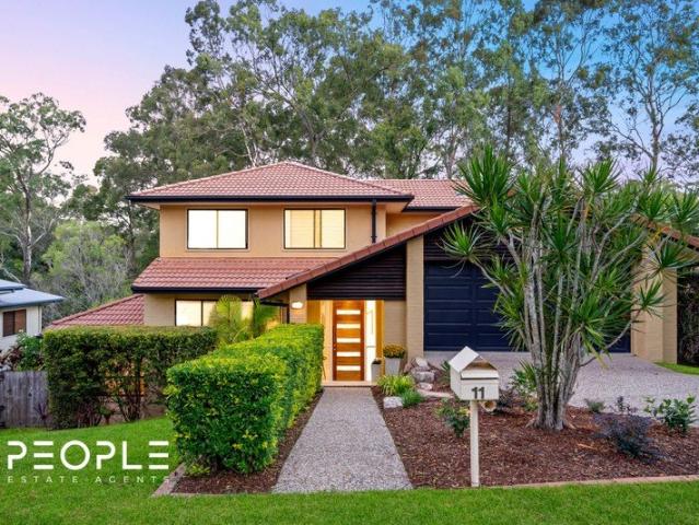 Architect Design Family Entertainer Backing onto Bushland