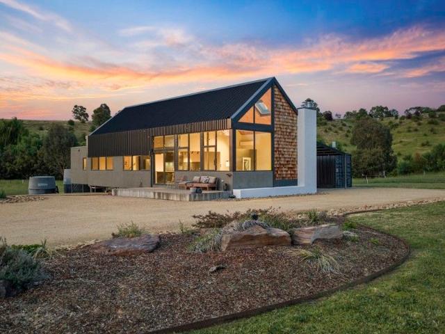 Architect Designed Country Retreat With Mt Buller Views