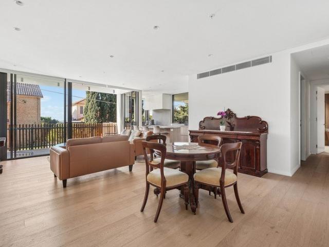 Architect Designed Apartment Of Exclusivity And Convenience