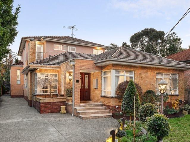 Architect designed elegance in a tightly held cul de sac