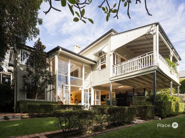Architect Designed Family Estate on 810m² with Panoramic North Easterly Views
