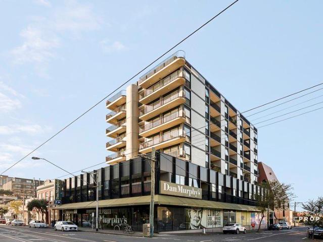ARCHITECT DESIGNED LIVING IN THE HEART OF COLLINGWOOD