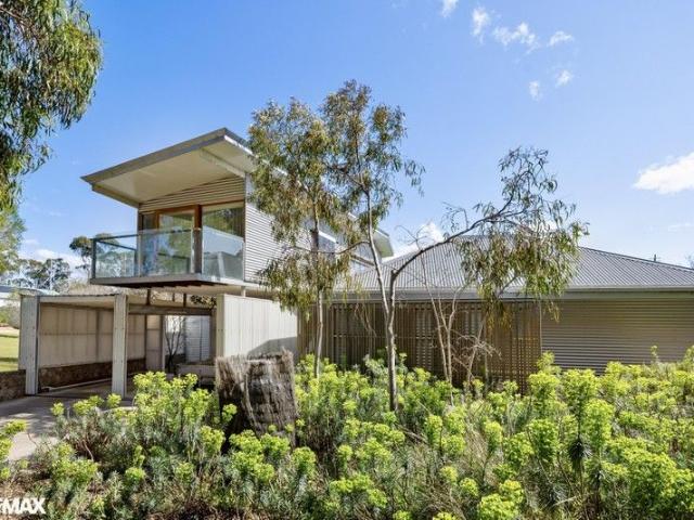 Architect Designed Luxury in the Heart of Metung