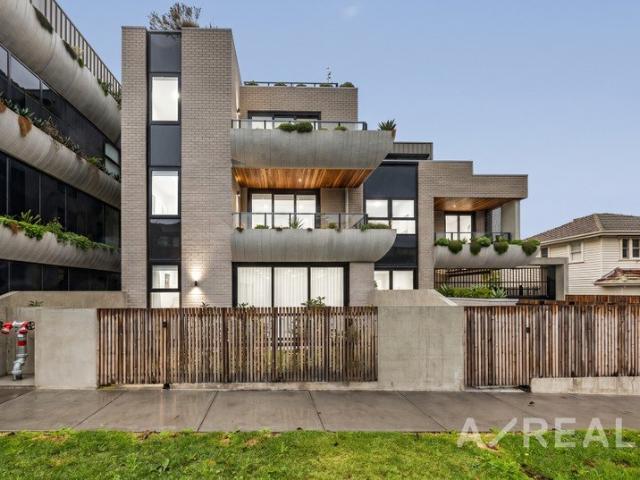 Architect Designed Luxury with Private Garden