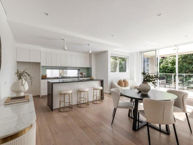 Architect designed luxury wrapped in leafy privacy