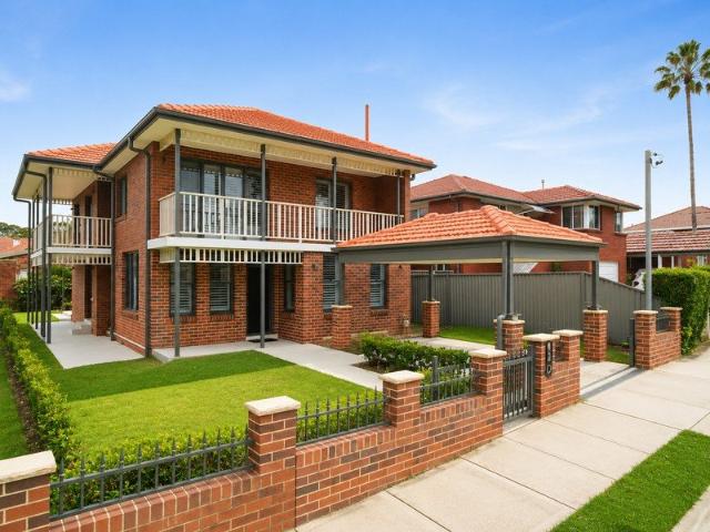 Architect Designed Near New Family Residence in a Peaceful Chatswood Setting