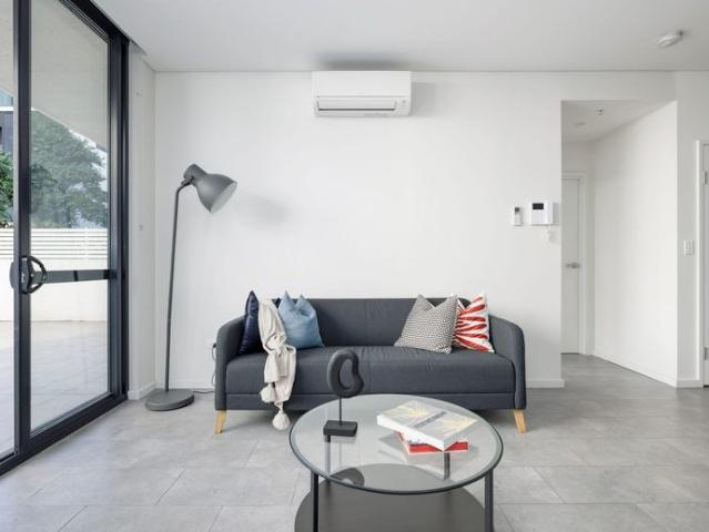 Architect designed sanctuary / vibrant village location