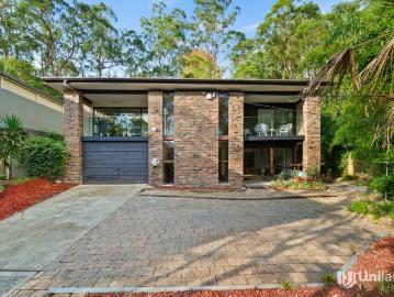 Architect Designed Sanctuary with Sweeping Bush Views on large block