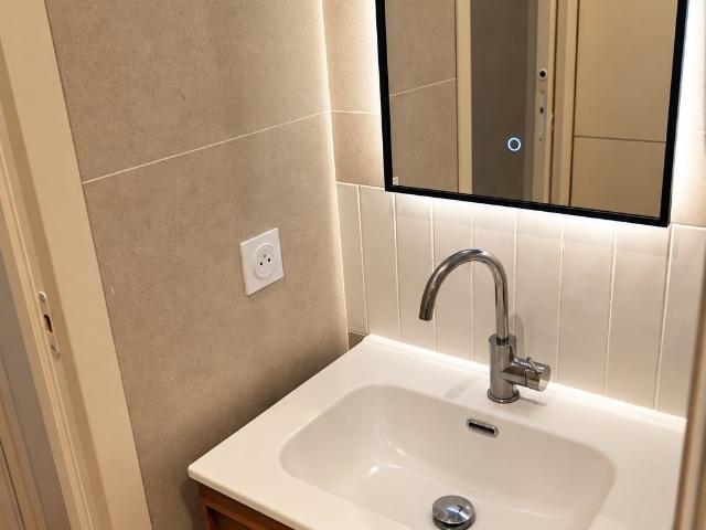 Architect designed renovated studio, Boulogne Billancourt
