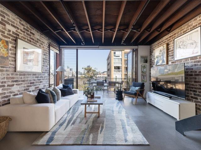 Architect designed residence with panoramic city views