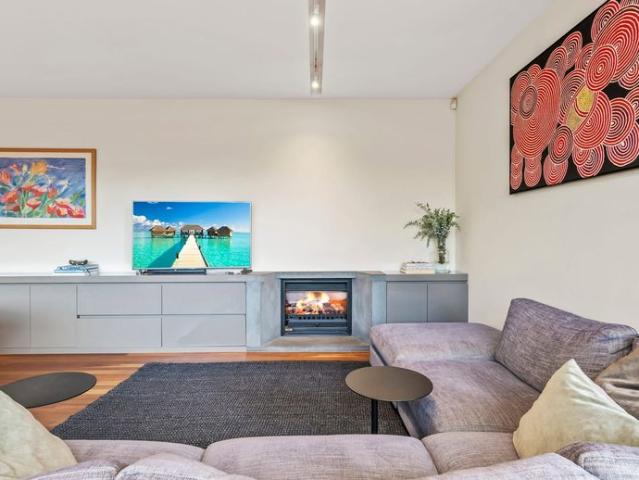 Architect Designed Town Residence in Prime South Yarra Location PROPERTY AVAILABLE FURNISHED OR UNFURNISHED