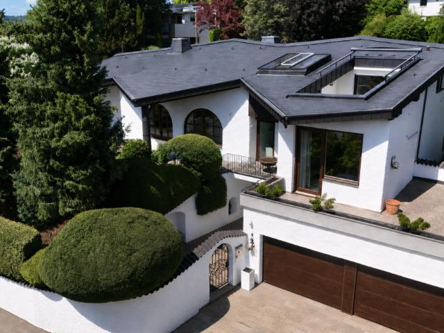 Architektur, Großzügigkeit und Privatsphäre: Villa in Bestlage von Heilbronn Ost