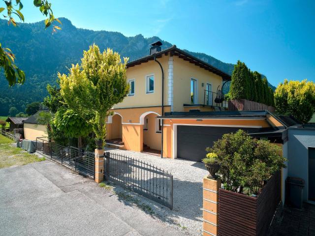 Architektur Highlight in traumhafter Ruhelage mit Bergpanorama