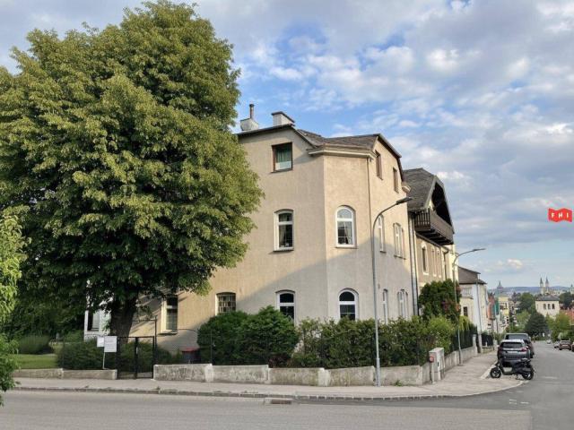 Architektur Ikone mit Garten und 3 Garagenplätzen