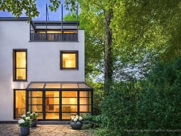 Architektur mit Charakter. Großzügiges Reiheneckhaus