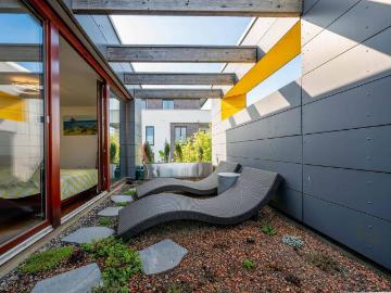 Architektur seiner Zeit voraus Modernes Reihenendhaus mit Dachatrium am Riedberg Altkönigblick