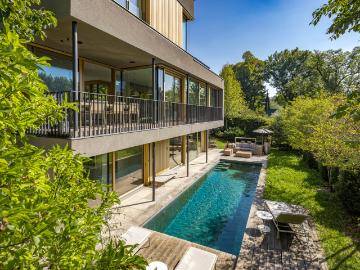 Architekten Villa mit hochklassiger Ästhetik, Spa Bereich und Pool in einzigartiger Lage