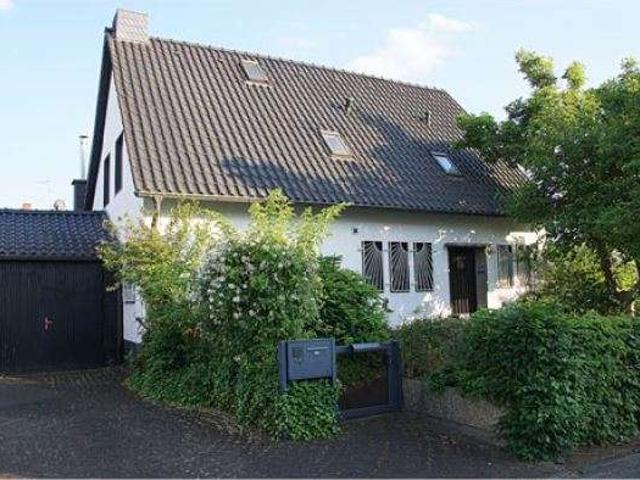 Architekten Haus mit Pool und großem Garten. Lebensfreude für die ganze Familie!
