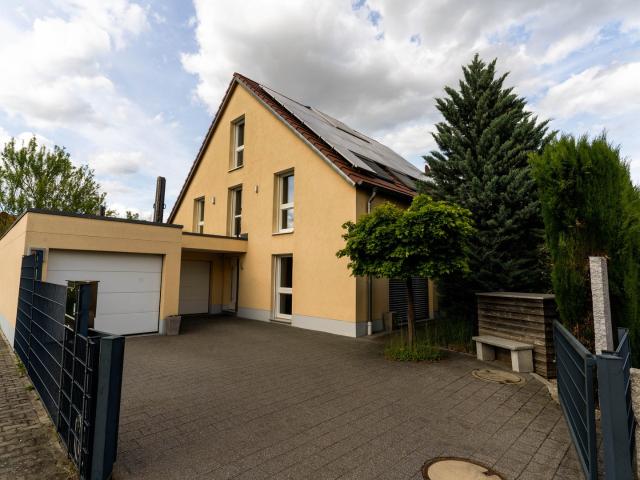 Architekten Passivhaus PLUS Energieklasse A+ 5,0 kWh/m²a in Weisenheim am Sand