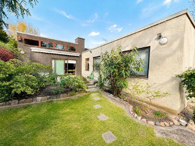 RESERVIERT Architektenbungalow mit besonderer Raumhöhe und Südwestterrasse