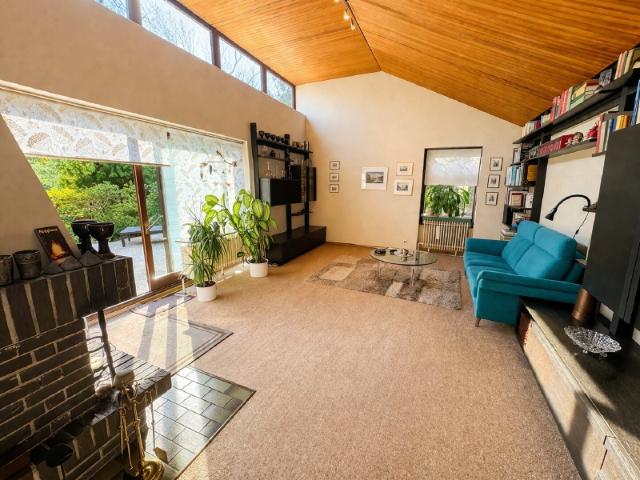 VERKAUFT Architektenbungalow mit besonderer Raumhöhe und Südwestterrasse