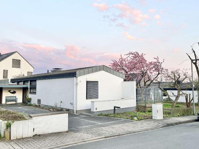 Architektenbungalow am Rand von Schildesche alles auf einer Ebene, 226 m² Wohn und Nutzfläche