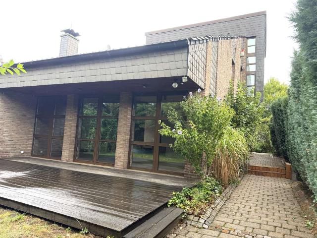 Architektenhaus inkl. Souterrainwohnung in Zons