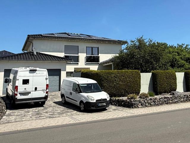 Architektenhaus mit mediteranem Flair, Doppelgarage und großem Garten