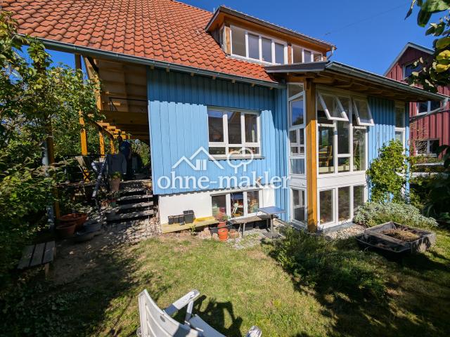 Architektenhaus mit Garten, Terrasse, Carport und Garage