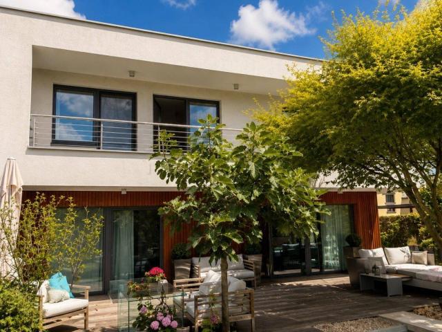 Architektenhaus mit Garten, Pool und Wellnessbereich in Gerasdorf