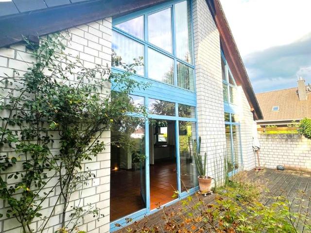 Architektenhaus mit Kamin, 2 Vollbädern, 2 EBK + Do. Garage mit Werkstatt, DG nachträglich ausgebaut