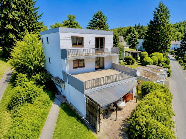 Architektenhaus mit Panoramablick – vielseitiges 3 Familienhaus in Lindenfels/Litzelröder