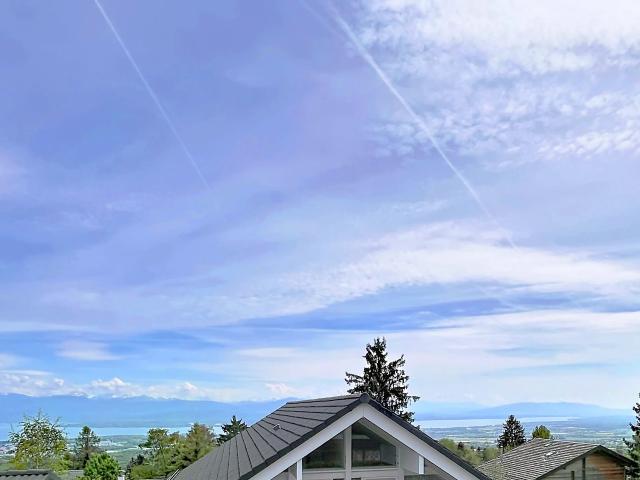 Architektenvilla mit 100 m² großer Terrasse und Panoramablick auf den See, nur 10 Gehminuten vom Zentrum von Arzier entfernt