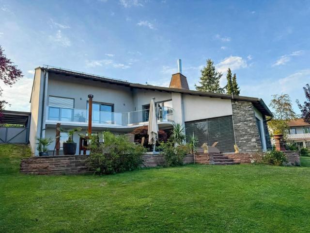 Architektenvilla mit Traumblick in bester Lage von Hof
