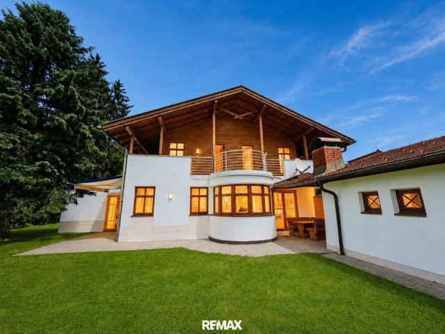 Architektenvilla mit Arztpraxis im Zentrum von Mittersill