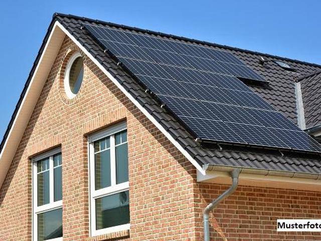Architektonisch ansprechend gestaltetes Einfamilienhaus in Hanglage