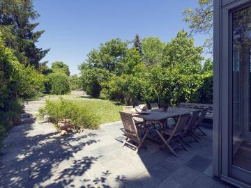 Architektonisch ästhetisches Naturjuwel am Fuße des Wilhelminenbergs – außergewöhnliche Maisonette mit Privatgarten und Schwimmbiotop