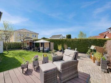 Architektonisch geplantes Einfamilienhaus mit Atelier, Dachterrasse und moderner Energieeffizienz