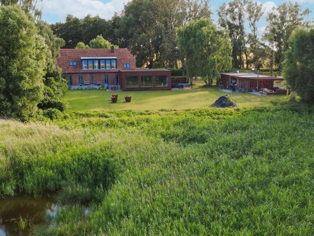 Architektonische Eleganz am Jasmunder Bodden: Historisches Ensemble mit Seltenheitswert