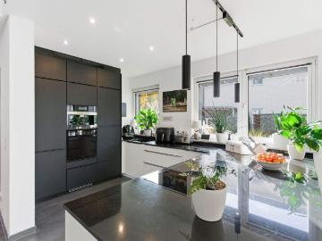 Architektonische Eleganz trifft auf modernen Wohnkomfort Ihr exklusives Einfamilienhaus