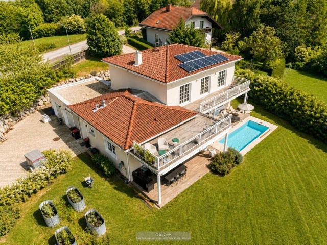 ARCHITEKTONISCHES FAMILIEN REFUGIUM IM WIENERWALD MIT MODERNER TECHNIK UND GROSSZÜGIGEN GRUNDSTÜCK!