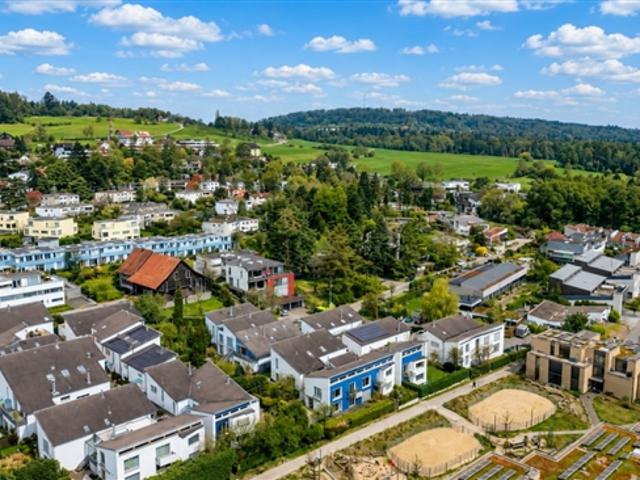 Architektonisches Reihenhaus mit Weite, Licht und Privatsphäre in Gockhausen