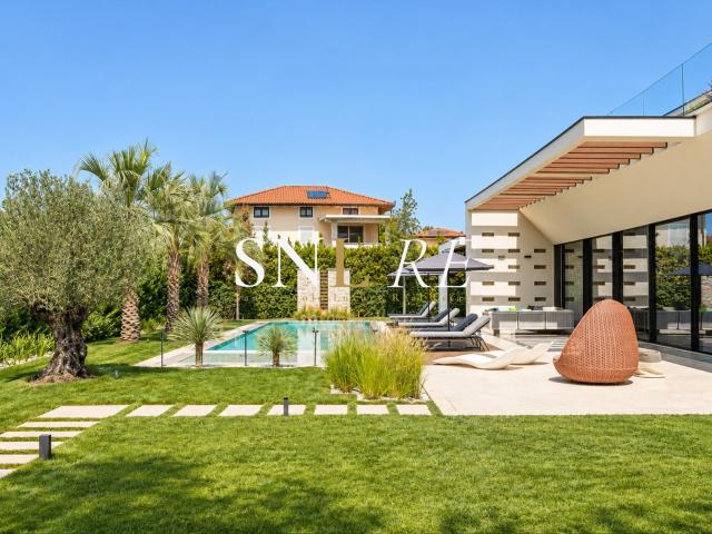 ARCHITETTURA CONTEMPORANEA E COMFORT ASSOLUTO A FORTE DEI MA. 600m² Forte dei Marmi