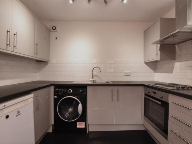 Archway House, Gosbrook Road RG4, 1 bed flat to rent, £1,195 pcm | PrimeLocation