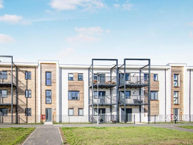 Arclight Way, Colchester, Essex, CO1 2 bed flat to rent £1,275 pcm £294 pw