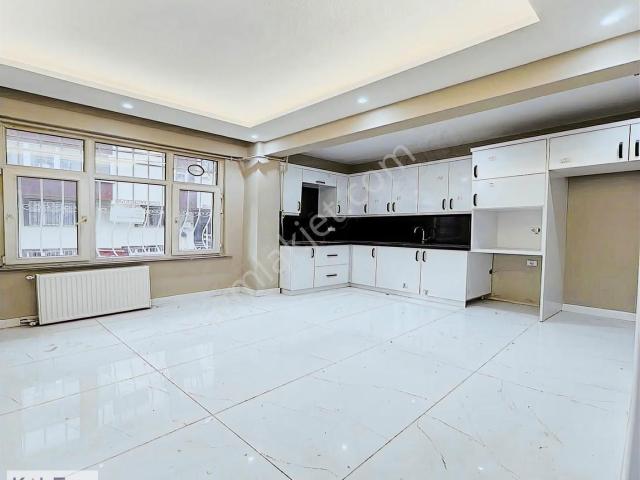 Ardıclı Mahallesinde Kapalı Semt Pazarına Yakın 2+1 Giriş Kat