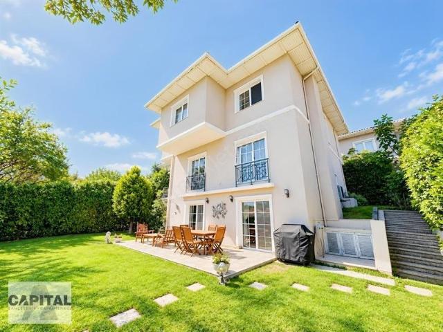 Ardıçlı Evler'de Tam Müstakil Eşsiz 5+2 Tripleks Topaz Villa