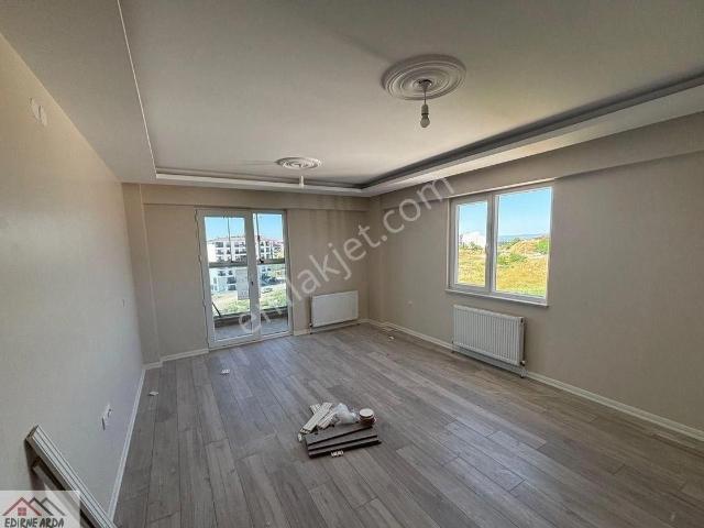 Arda Emlak Ofisi’nde Lagom Otel Yakını Kapalı Balkonlu Ebeveyn Banyolu Sıfır Daire